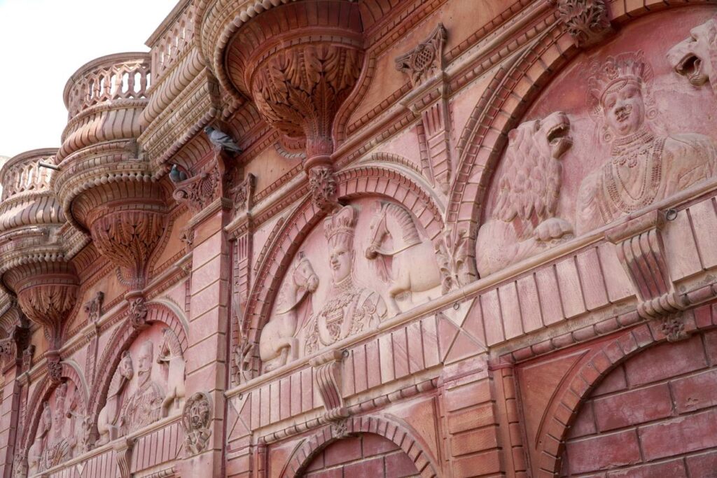 What to do in Bikaner? In this travel guide are the best places to see and to visit: the unmissables places to see and tourist activities.